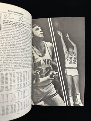 Original 1971-72 New York Knicks NBA Basketball Yearbook / Media