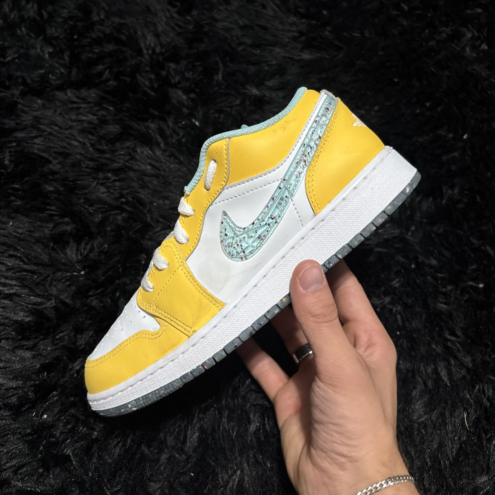 Nike Air Jordan 1 Low SE GS 'Recycled Grind' taglia 6 5 anni DX4375 800