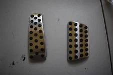 Dodge Chryster WK SRT Petal Kit Brake & Gas Petal Overlay Mopar (82211154AB)