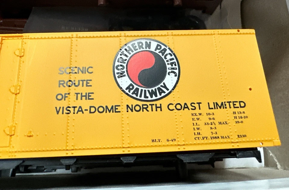 Intermountain HO Kit Amarillo RR Museum R40-25 Reefer Northern Pacific #91329 NY - Image 4 of 4