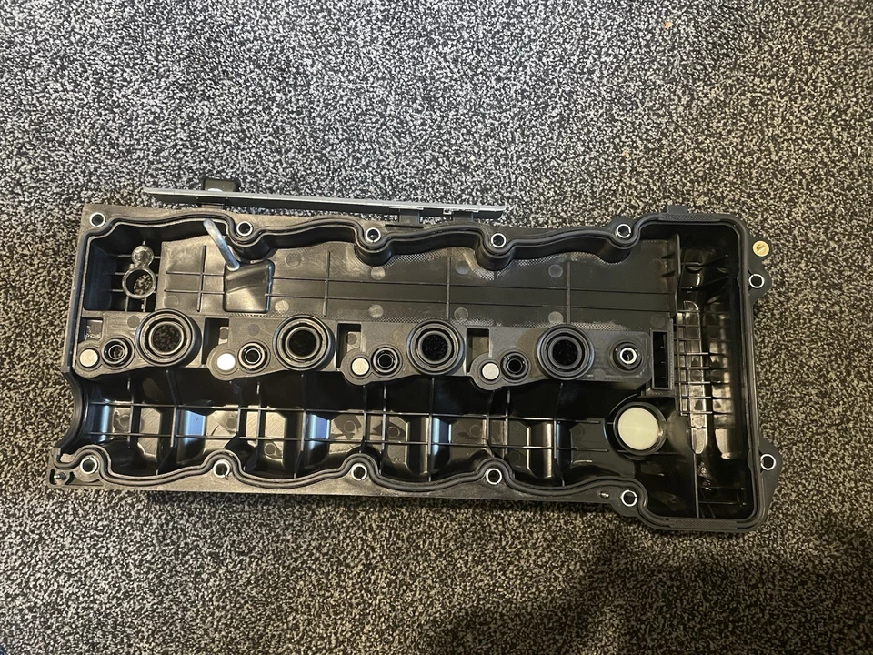 Cylinder Head Rocker Cover Hyundai ix35 i40 Kia Sportage 1.7 CRDi 224102A700 - Image 2 of 2
