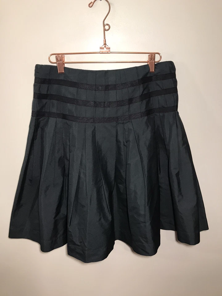 Falda plisada Robert Rodriguez para mujer talla 6 cinta adornada fiesta negra DEFECTUOSA Foto 3 de 4