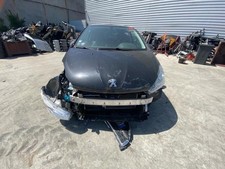 Capot Peugeot 208