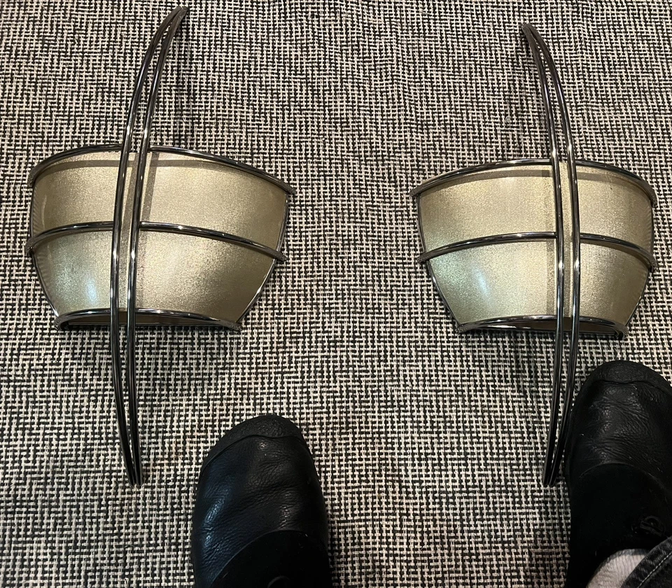 Par de apliques de pared modernos vintage de mediados de siglo de cromo y vidrio Foto 4 de 4