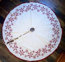 Tree Skirt Neiman Marcus 60” Round Ivory W/red Snowflake Embroidery Beading NWOT