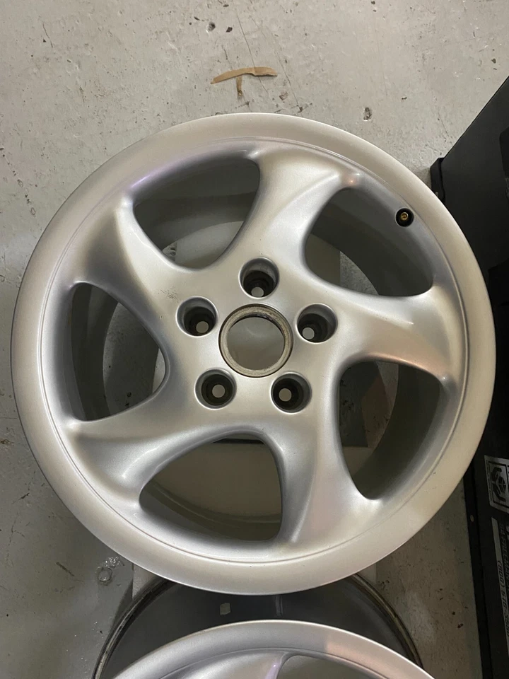2000 Porsche 911 Carrera Rim Set (Great Condition) All 4 - Image 3 of 4