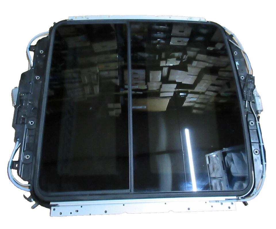 Sunroof Window Assy with Housing, Motor Glass 4.3 Amp 2019-2020 Chevrolet Impala - Image 3 of 4