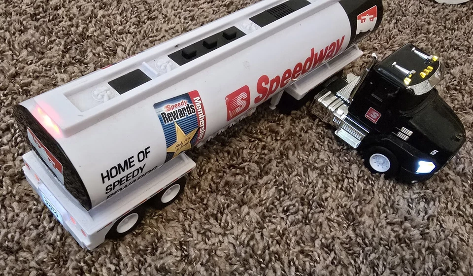 15" 2019 1:34? Semirremolque cisterna Speedway Mack Anthem Indy coche juguete primera marcha Foto 3 de 4