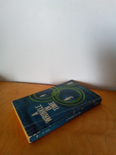 A WRINKLE IN TIME---Madeleine L'Engle---PB---SCHOLASTIC BOOK SERVICES---1962 - Picture 3 of 6