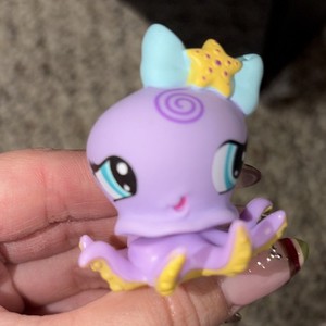 Littlest Pet Shop LPS Octopus Figure Purple w/ Crown Yellow Star Base #1309