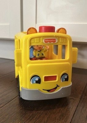 Fisher-Price Little People School Bus 2016 Lights Sounds + 3 Figures DJB52