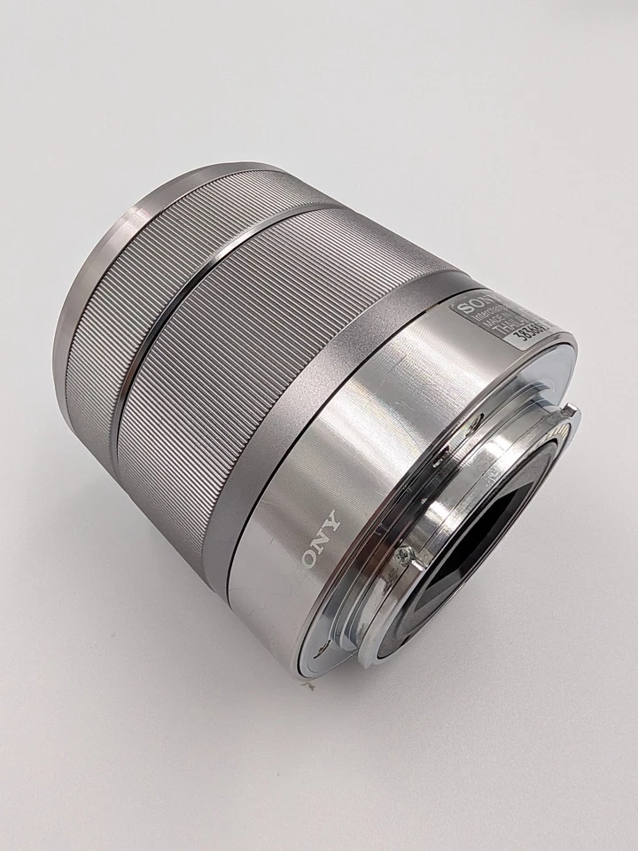 Objectif Sony SEL1855 E 18-55mm f/3.5-5.6 OSS avec capuchons de capot [Near... - Photo 4/4
