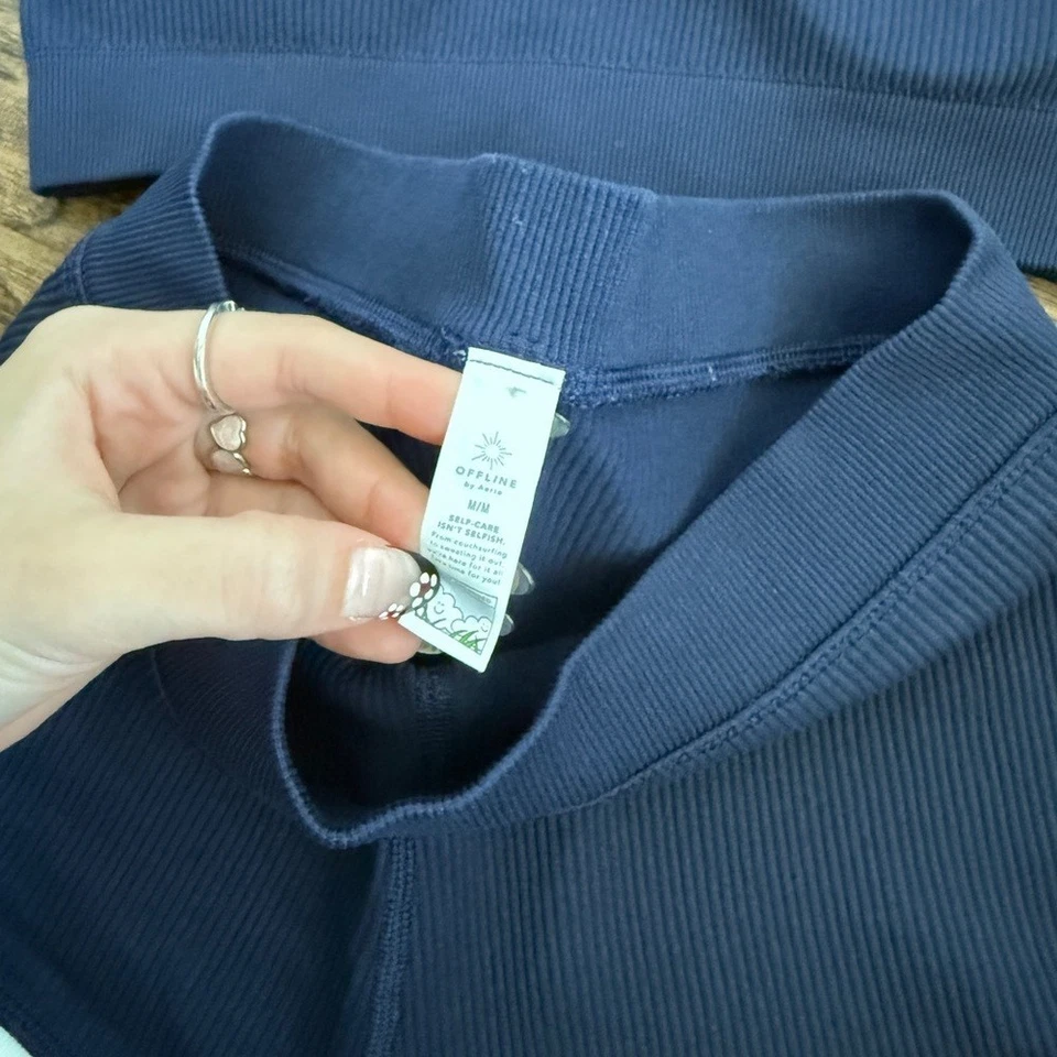 AERIE OFFLINE Conjunto a Juego 2 Piezas Pantalones Cortos de Motociclista Sujetador Tanque Acanalado Azul Marino Blanco Cuello en V M Foto 3 de 4