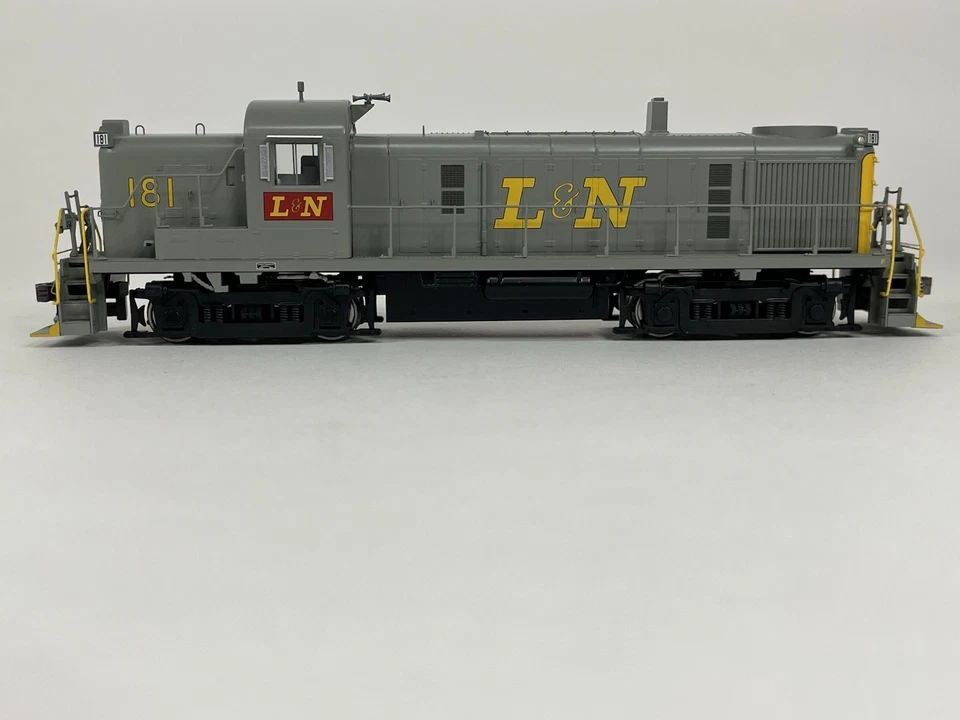 Bowser HO Scale Louisville & Nashville L&N #181 Alco RS-3 DC Powered - Image 3 of 4