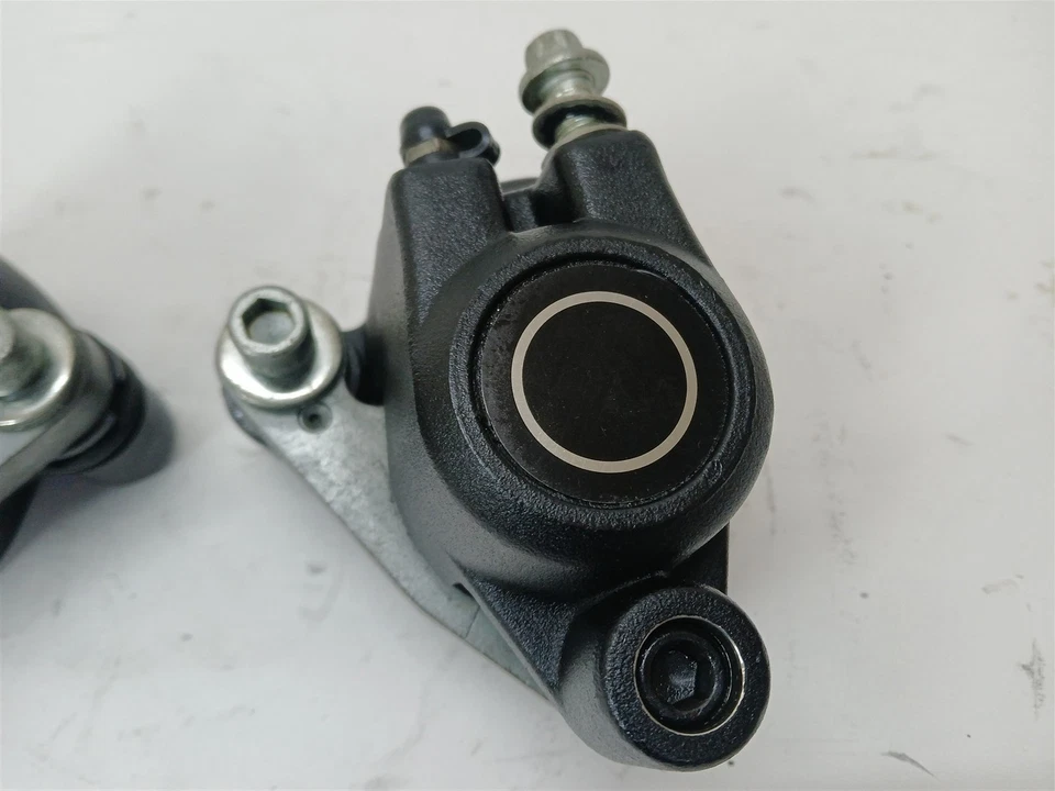 Pinzas de freno delanteras Harley-Davidson Ultra Classic 1998 44023-83C 11 k millas Foto 3 de 4