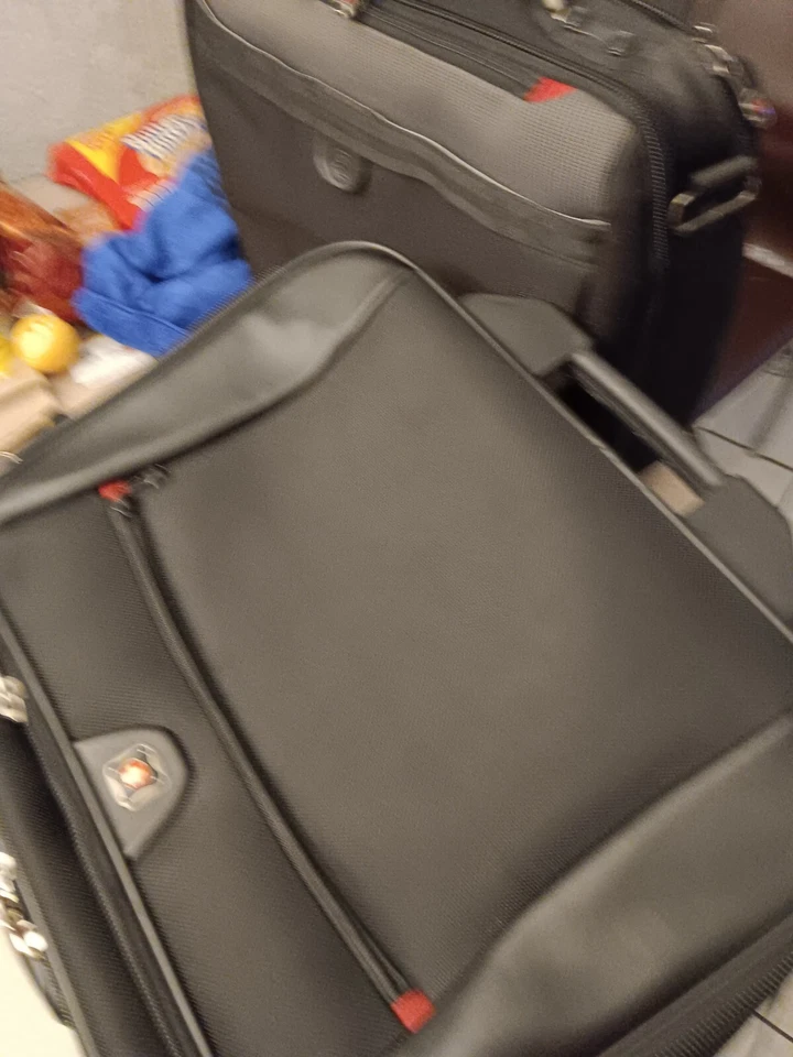 Paquete de funda para portátil y rueda Wenger  Foto 4 de 4