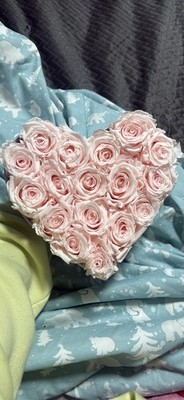Venus et Fleur Heart-Shaped Flower Box Arrangement with Pink Artificial Roses