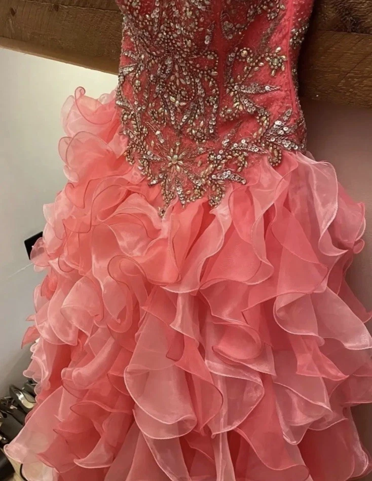 Nuevo con etiquetas Vestido Quinceañera Coral, Talla 6 Foto 4 de 4