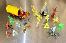 Vintage Cowboys and Indians Plastic Toy Figures Wild West 27 pieces 