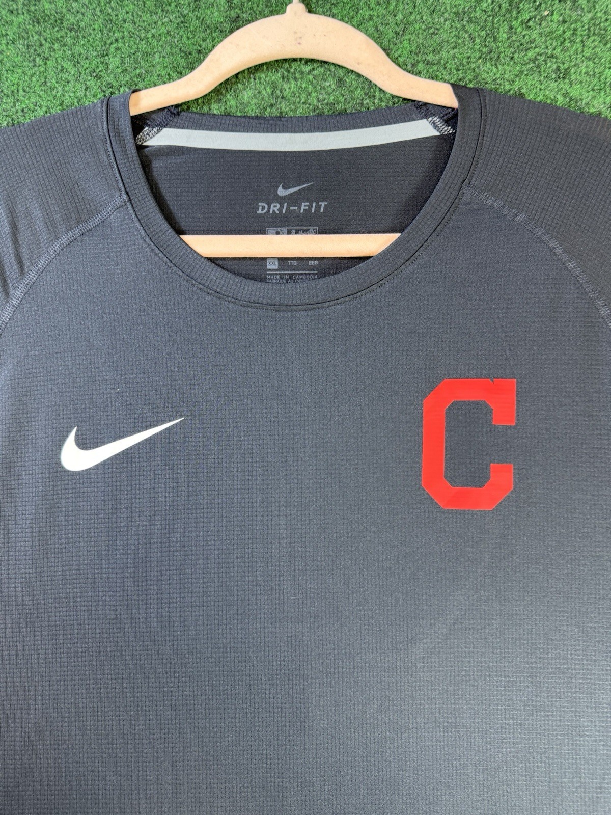 Men's Cleveland Guardians Nike Performance Raglan Base Layer Top Sz 2XL Slim Fit thumbnail 2