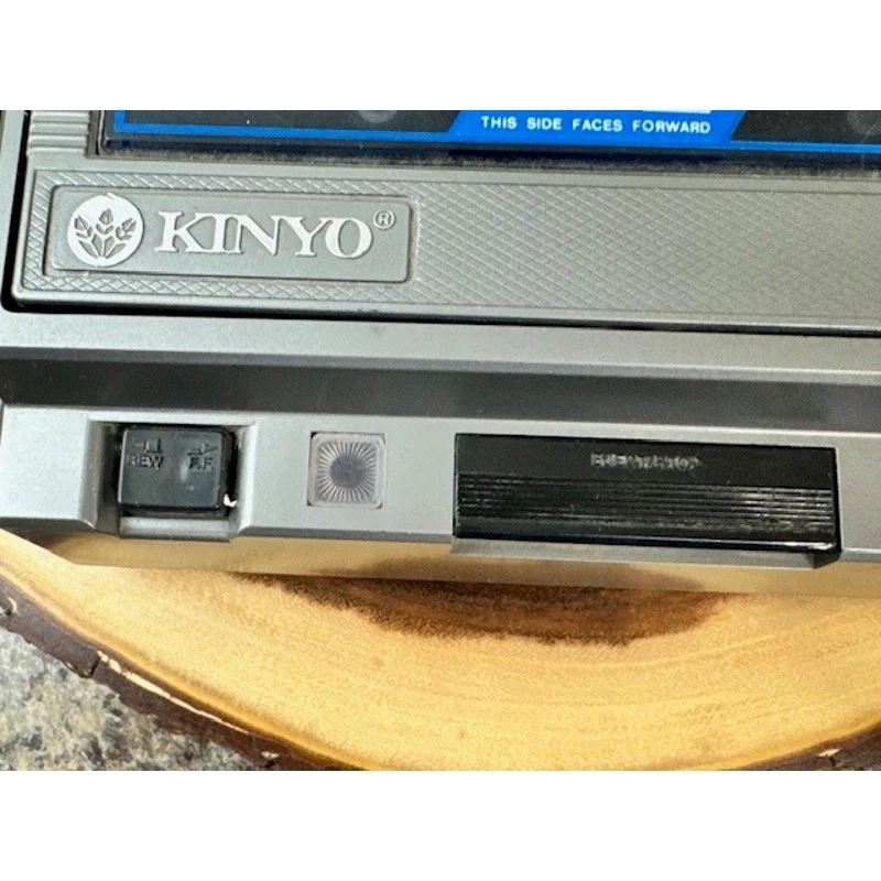 Rebobinadora VHS Kinyo UV-512 80K5 expulsión suave y avance rápido de colección probada funcionando Foto 4 de 4