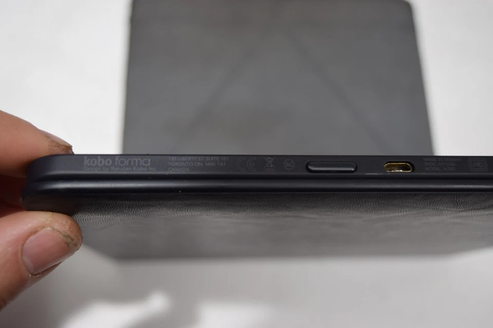 Rakuten Kobo Forma, 1GB RAM, 8GB storage, Black Wifi eReader N782 - Image 4 of 4