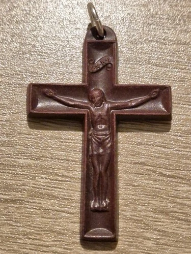 Vintage Bakelite Pledge Of Victory WW2 Cross Soldier Crucifix Military Pendant