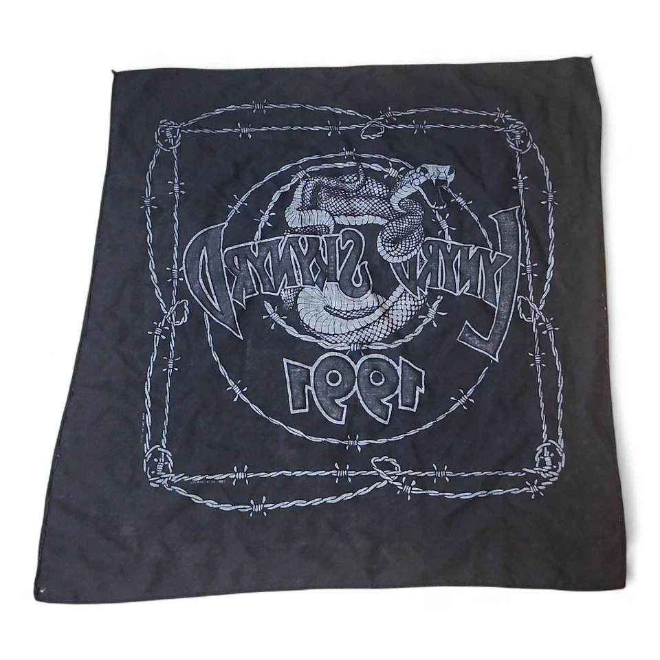 Lenço Bandana Vintage 1991 Lynard Skynard Preto 21"x21" Cobra  - Imagem 3 de 3