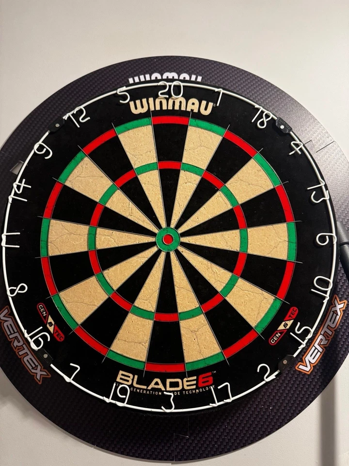 Winmau Vertex Stand Caddy Bag and blade 6 dart board Van Gerwin Darts Bundle - Image 4 of 4