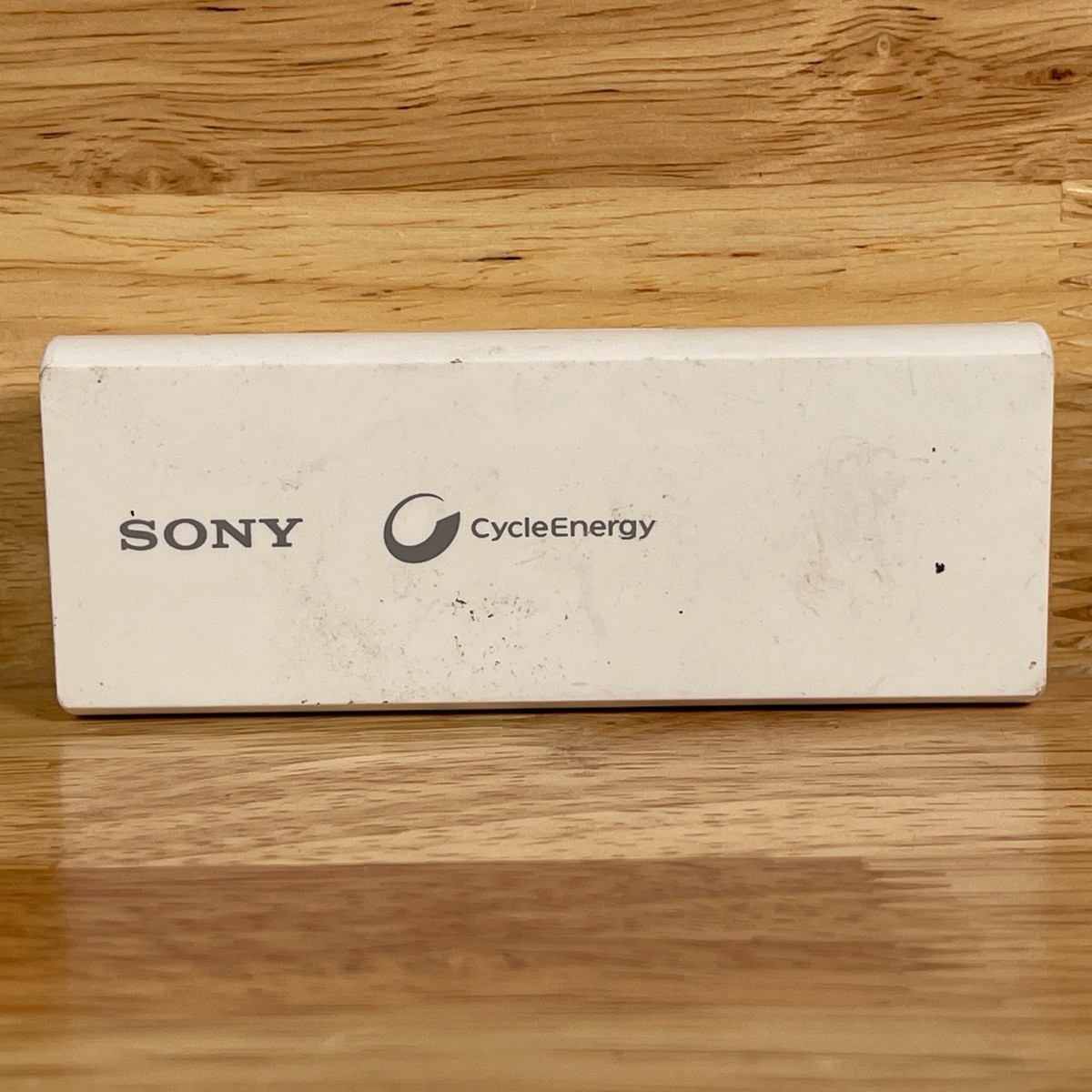 Sony Cycle Energy CP-V3 White USB 2800mAh Capacity Portable