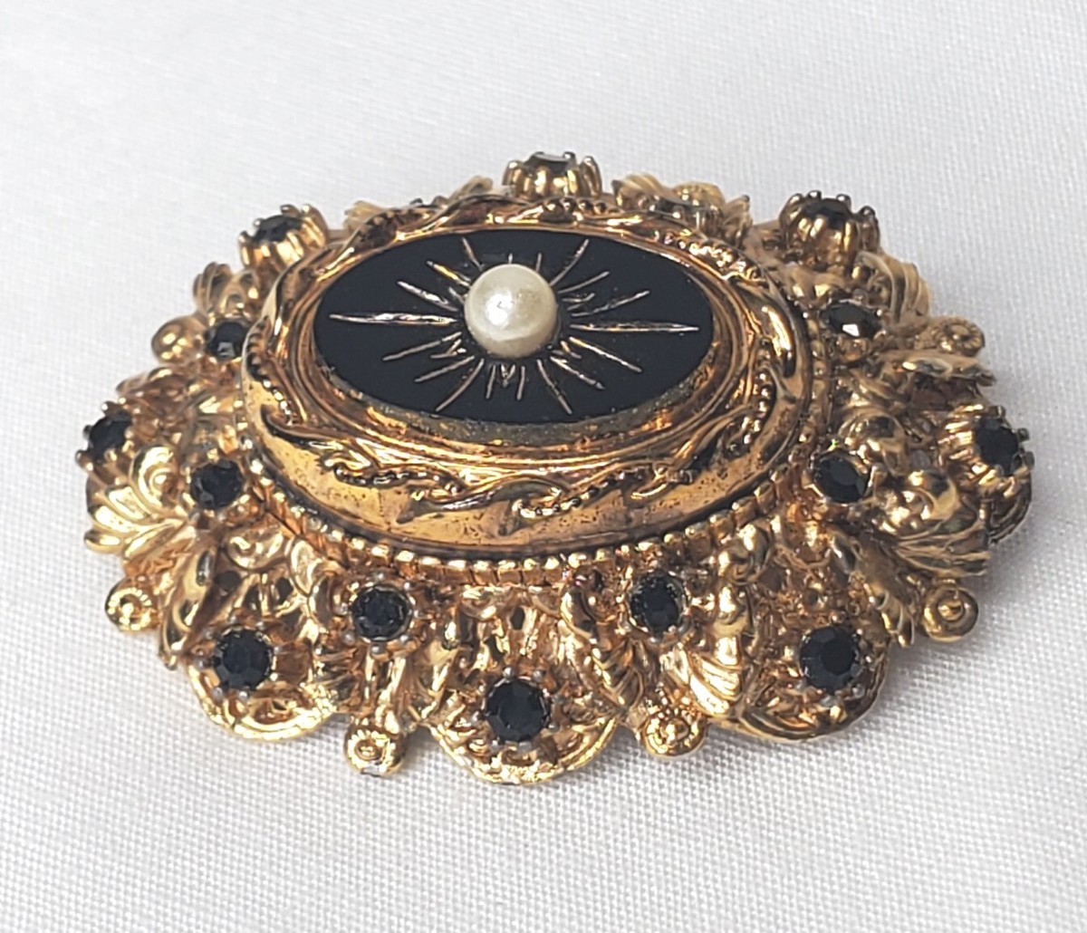 Vintage Sphinx Gold Tone Black Rhinestone Brooch Ornate Vintage Sphinx Gold Tone Black Rhinestone Brooch Ornate
