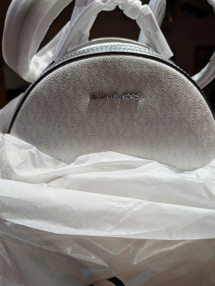 Mochila de cuero Michael Kors Sheila MD blanca plateada con logotipo de firma nueva con etiquetas sellada Foto 3 de 4