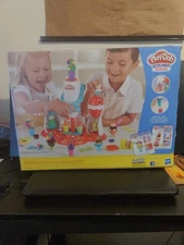 Play-Doh Kitchen Creations Ultimate Swirl Ice Cream Maker Play Food Set NEW