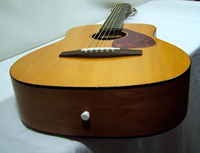 Yamaha FG-Junior JR1 Red Label Acoustic Guitar, Case, Strap Yamaha FG-Junior JR1 Red Label Acoustic Guitar, Case, Strap