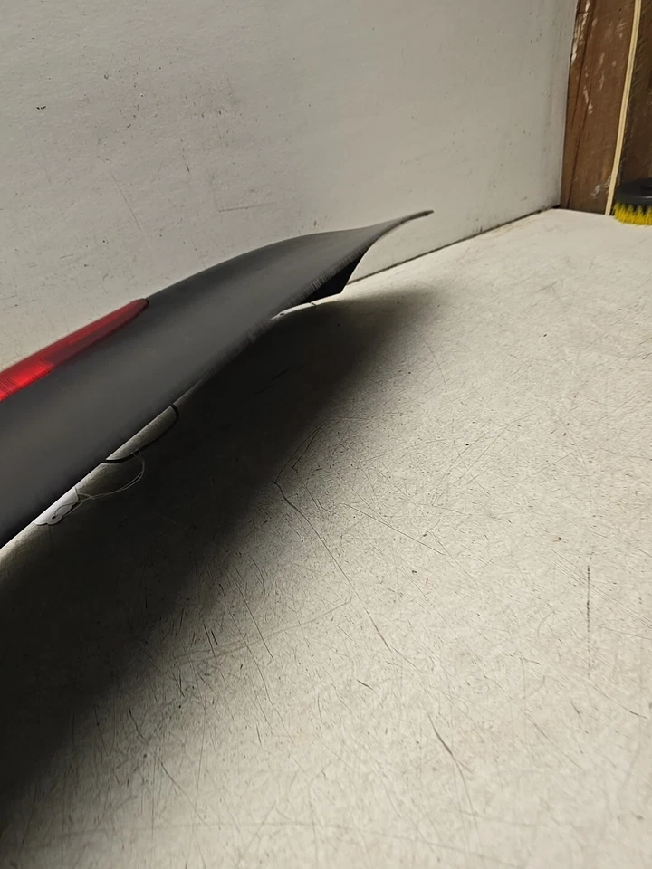 ** 02-06 GMC ENVOY XL УДЛИНЕННЫЙ (ТРЕТИЙ РЯД) СПОЙЛЕР СТОП-СИГНАЛ ЗАДНИЙ ЛЮК D884 - Изображение 4 из 4