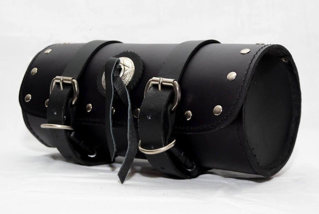Sac à outils cuir moto custom pour ranger vos clés sans rayer le cadre