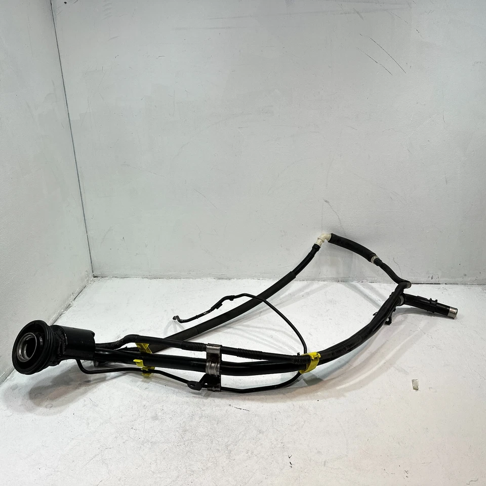 Manguera de cuello, tubo y respirador de tubo de llenado de combustible de gas Lexus NX300h 2015-2018 OEM Foto 2 de 4