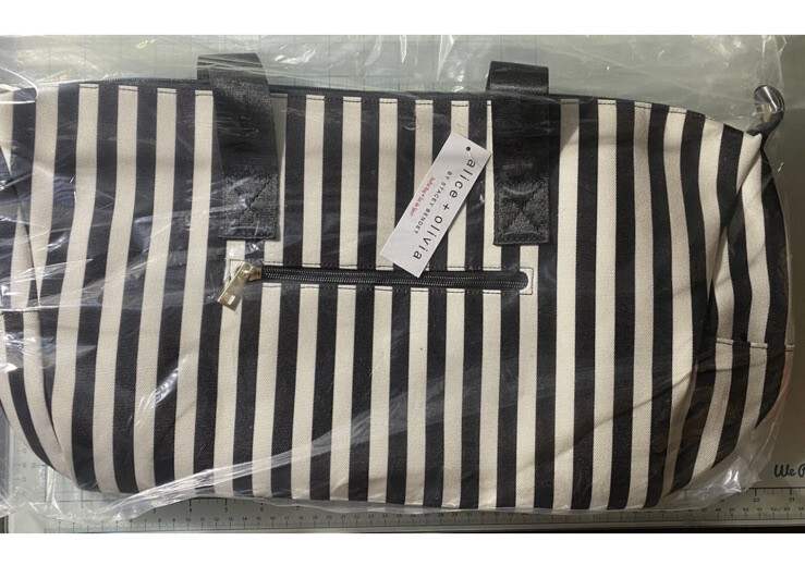 alice+olivia　ダッフルバッグ　トートバッグ Alice + Olivia Daisy Print Duffel Bag – Bellis Boutique