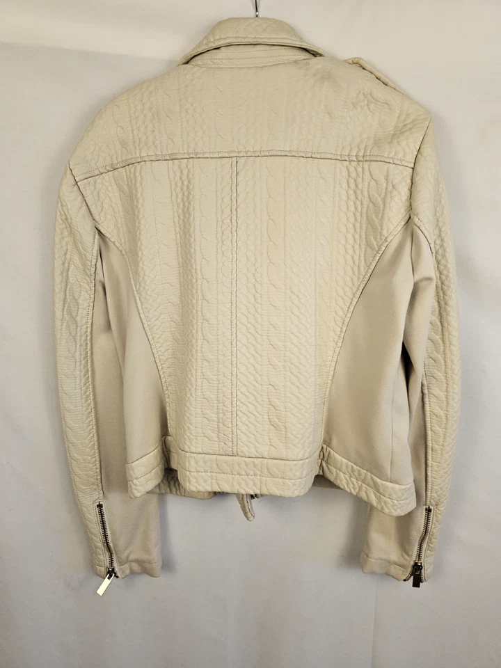 Chaqueta de motociclista New York & Co marfil texturizada de cuero con incrustaciones tejidas elásticas LG Foto 2 de 4