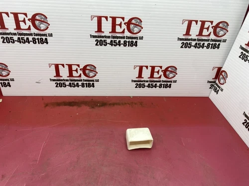 1 lot of 50 B852W Eaton White Plastic End Caps