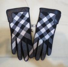 NEW WOMEN BURBERRY BLACK  WHITE BEAT CHECK WOOL CASHMERE GLOVES SIZE 7 595.00