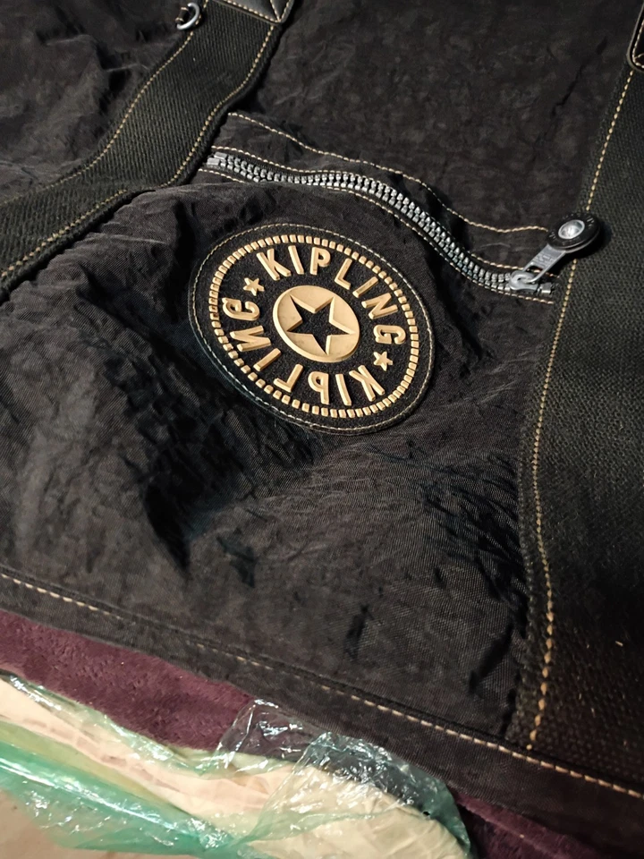 Bolsa de viaje/equipaje Kipling de nailon negra, expandible. Vintage años 90 Foto 4 de 4