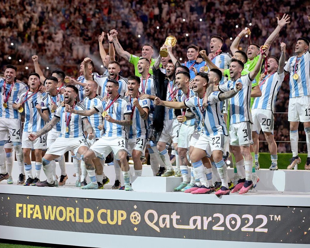Argentina 2022 World Cups Champions - 8x10 Color Team Celebration