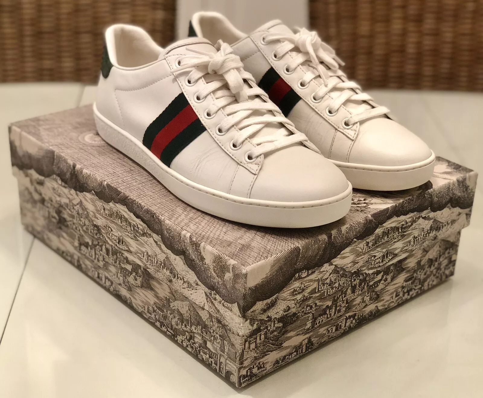 Baskets Gucci Ace homme d'occasion en douceur taille Gucci 9,5 US 10 étiquettes boîte et sac à poussière !!