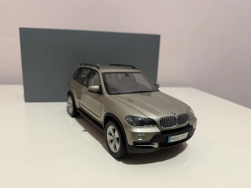 BMW X5 E70 1/18 Kyosho - Immagine 2 di 4