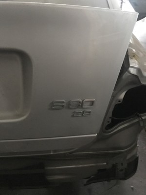 Trunk lid open volvo