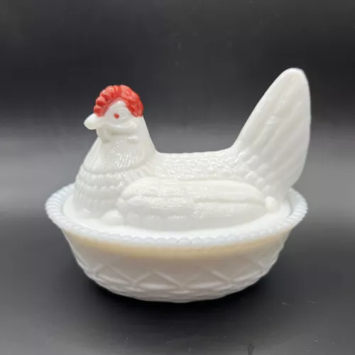 VINTAGE WESTMORELAND WHITE MILK GLASS CHICKEN HEN ON NEST COVERED DISH 5.5" LONG