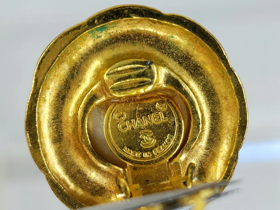 PENDIENTES CLIP BOTÓN TONO ORO FRANCIA CHANEL IMITACIÓN PERLA VINTAGE ~ 1" Foto 2 de 4