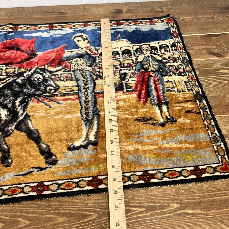 Alfombra colgante de pared vintage de terciopelo torero matador 37" x 20" hecha en Italia Foto 3 de 4