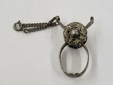 Vintage Metal Ladies Glove Clip. Unbranded. Good Working Condition